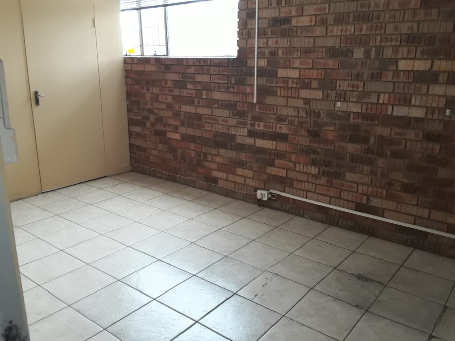 To Let commercial Property for Rent in Oos Einde North West